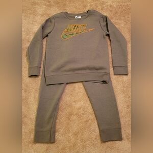 Nike Crewneck Fleece Set Youth Size 7 Olive Camo